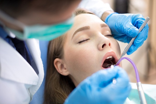牙齒松動有什麼辦法可以解決?深圳愛康健牙科治療牙齒松動價錢費用是多少